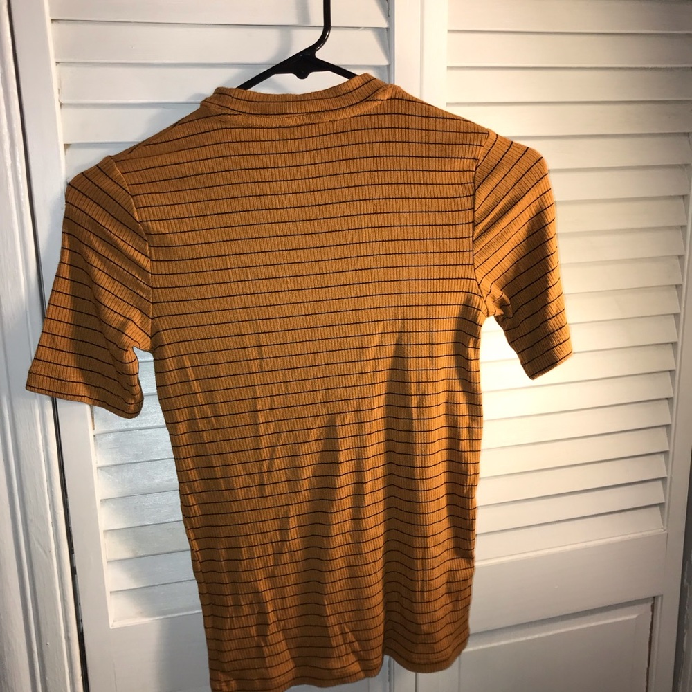 Low turtle neck shirt
